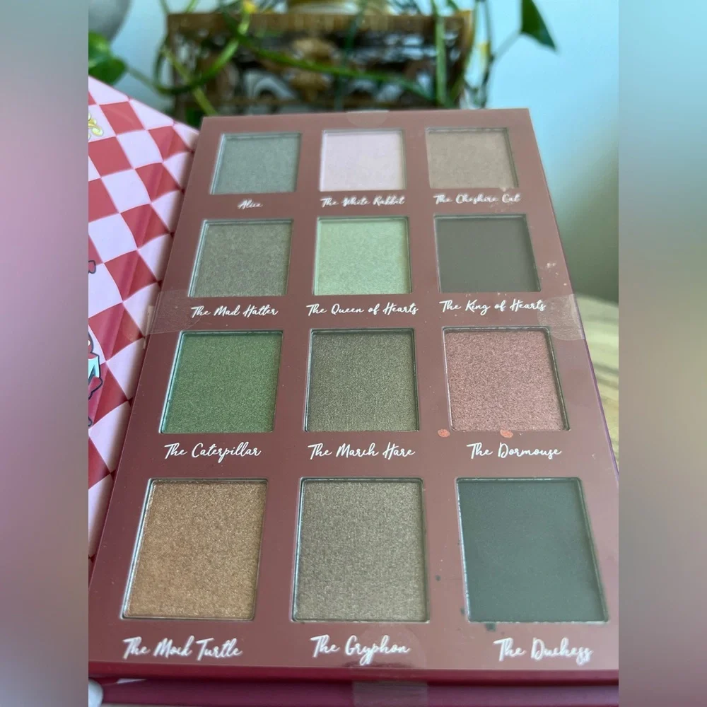 Disney Alice in Wonderland 12 Color Eyeshadow Palette